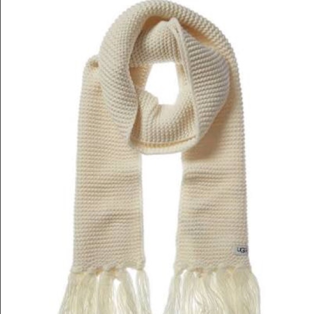 Ugg❤️NEW❤️Chunky scarf in Ivory with fringe